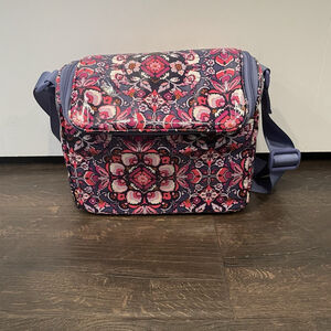 Vera Bradley Stay Cooler Lunch Box Adjustable Strap Insulated Magenta Medallion